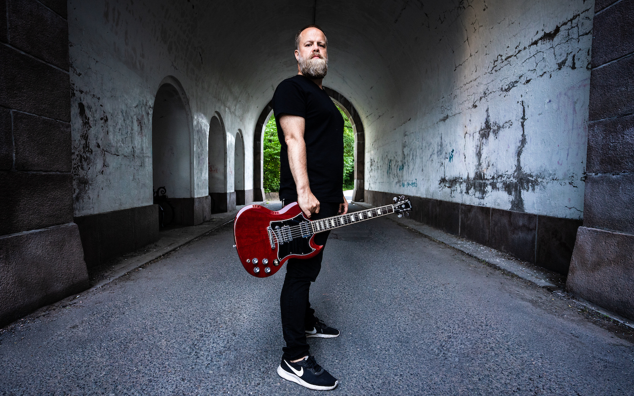 Review – Bj?rn Riis – Everything to Everyone