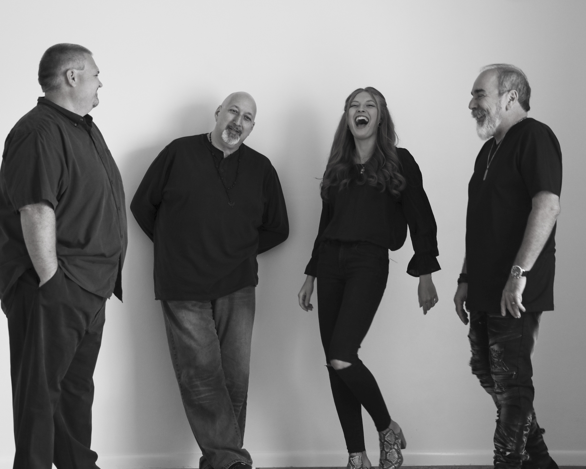 GLASS HAMMER PREMIERS NEW VIDEO WITH FANS ON BOARD – All Alone Video Includes Cameos and Fan Reactions